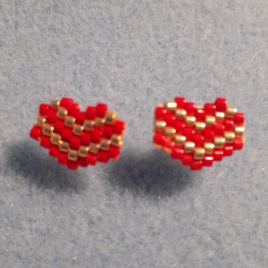 Szivecske - pici gyöngyfülbevaló - Meska.hu