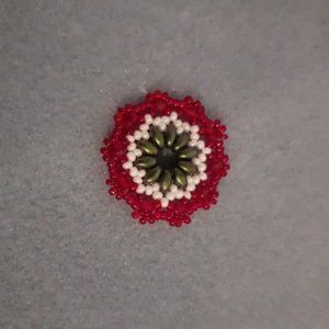 Gyöngykokárda - 3., Ékszer, Kitűző és Bross, Gyöngyfűzés, gyöngyhímzés, MESKA