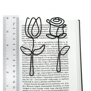 Virágos könyvjelzők drótból - ajándék hölgyeknek, kislányoknak, ovisoknak- Nőnapra szeretettel - Nőnapi tulipán, rózsa - könyv & zene - könyvjelző - Meska.hu