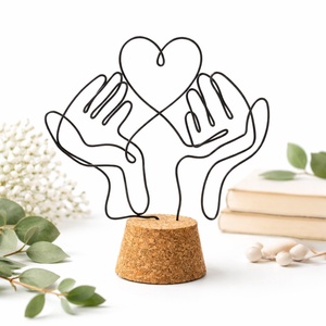 Ballagási búcsúajándék tanároknak, pedagógusoknak, óvónőknek � Szívet tartó kezek drótból - Pedagógusnapra, tanévzáróra, Otthon & Életmód, Dekoráció, Asztal és polc dekoráció, Asztaldísz, , MESKA