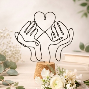Ballagási búcsúajándék tanároknak, pedagógusoknak, óvónőknek � Szívet tartó kezek drótból - Pedagógusnapra, tanévzáróra - otthon & életmód - dekoráció - asztal és polc dekoráció - asztaldísz - Meska.hu
