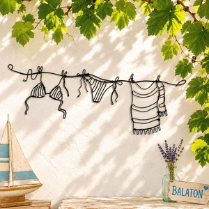 Nyári, balatoni hangulat - Kötélen száradó bikini, törölköző  - fém falikép drótból teraszra, nyaralóba, nappaliba  - Meska.hu