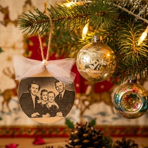 Egyedi fényképes karácsonyfadíszek saját fotóval - Fotós fa karácsonyi díszek fényképpel - Ajándékötlet 2 méretben - karácsony - karácsonyi lakásdekoráció - karácsonyfadíszek - Meska.hu