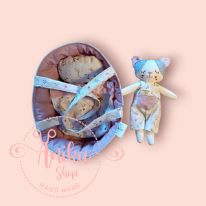 Cica baba mózeskosárban  - játék & sport - baba & babaház - öltöztethető baba - Meska.hu