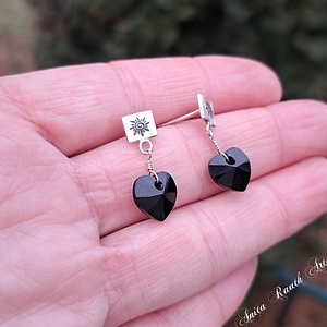 Virág mintás ezüst fülbevalók fekete Swarovski szívekkel - Meska.hu