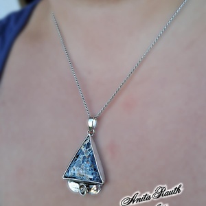 Piterzit háromszög medál - ékszer - nyaklánc - medál - Meska.hu