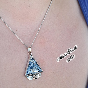 Piterzit háromszög medál - ékszer - nyaklánc - medál - Meska.hu