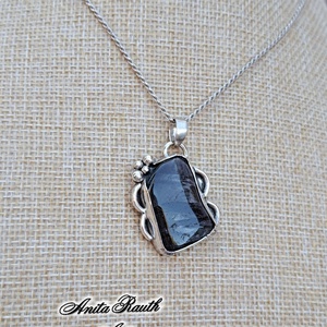 Medál Hiperisztén kővel  - ékszer - nyaklánc - medál - Meska.hu