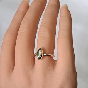 Pici labradorit gyűrűben - Meska.hu