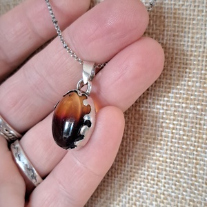 Borostyán medál - két színű - ékszer - nyaklánc - medál - Meska.hu