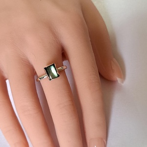 Négyzetes labradorit gyűrű - intenzív színű, Ékszer, Gyűrű, Statement gyűrű, Ékszerkészítés, Ötvös, MESKA