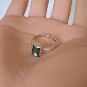 Négyzetes labradorit gyűrű - intenzív színű - ékszer - gyűrű - statement gyűrű - Meska.hu