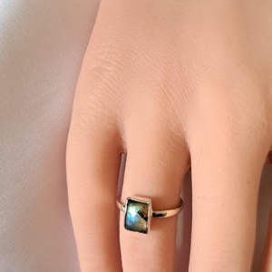 Négyzetes labradorit gyűrű - zöldes/barnás árnyalatú, Ékszer, Gyűrű, Statement gyűrű, Ékszerkészítés, Ötvös, MESKA