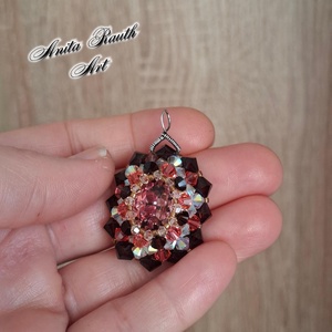 Swarovski gyöngy mályvaszínű Swarovski kristállyal a közepén  - ékszer - nyaklánc - medál - Meska.hu