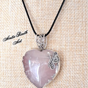Rózsakvarc szív medál lepkével  - ékszer - nyaklánc - medál - Meska.hu