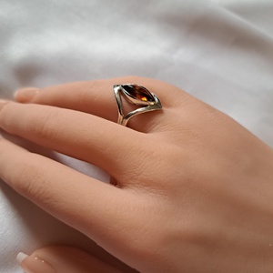 Mandula formájú borostyán gyűrű - ékszer - gyűrű - statement gyűrű - Meska.hu