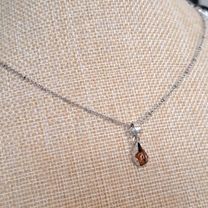 Borostyán csepp medál - ékszer - nyaklánc - medál - Meska.hu