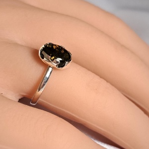 Ezüst gyűrű sötét borostyánkővel - ékszer - gyűrű - statement gyűrű - Meska.hu