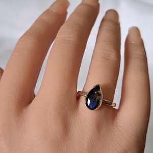 Kék labradorit gyűrű - cseppforma - ékszer - gyűrű - statement gyűrű - Meska.hu