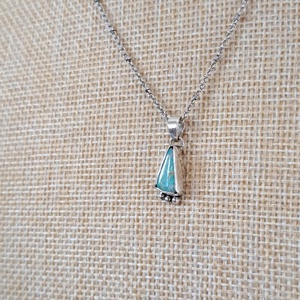 Ausztrál opál háromszögmedál   - ékszer - nyaklánc - medál - Meska.hu