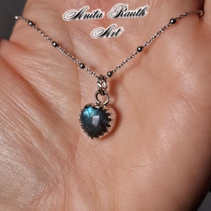 Kis szív Labradorit medál - kék árnyalattal - ékszer - nyaklánc - medál - Meska.hu