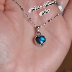 Kis szív Labradorit medál - kék árnyalattal - ékszer - nyaklánc - medál - Meska.hu