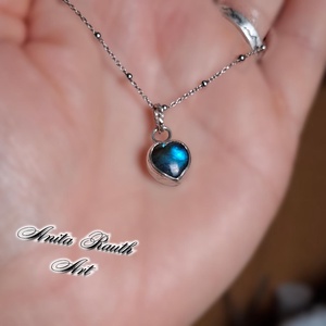 Kis szív Labradorit medál - kék árnyalattal - ékszer - nyaklánc - medál - Meska.hu