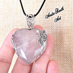 Rózsakvarc szív lepkével  - ékszer - nyaklánc - medál - Meska.hu
