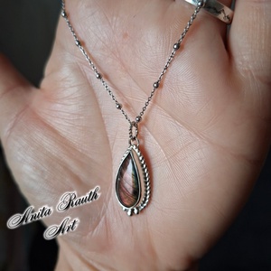 Labradorit medál - lilás árnyalattal - ékszer - nyaklánc - medál - Meska.hu