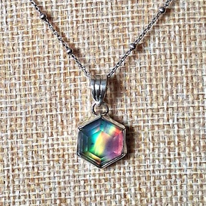 Aurora opál hatszög medál , Ékszer, Nyaklánc, Medál, Ékszerkészítés, Ötvös, MESKA
