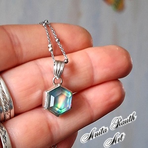 Aurora opál hatszög medál  - ékszer - nyaklánc - medál - Meska.hu