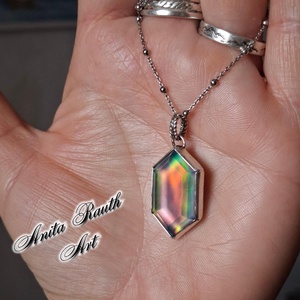 Aurora opál medál - hatszögletű - ékszer - nyaklánc - medál - Meska.hu