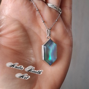 Aurora opál medál - hatszögletű - ékszer - nyaklánc - medál - Meska.hu