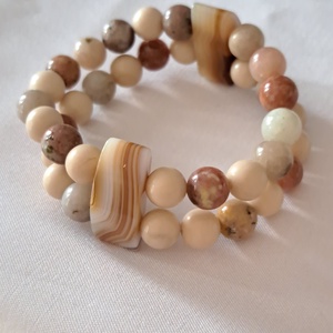 Elefántcsont jáde és szilvavirág jáspis karkötő achát pillérekkel - ékszer - karkötő - ásványkarkötő - Meska.hu