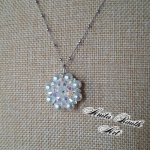 Swarovski gyöngymedál Swarovski kristállyal a közepén  - ékszer - nyaklánc - medál - Meska.hu