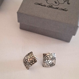 Virág mintás ezüst fülbevalók - ékszer - fülbevaló - pötty fülbevaló - Meska.hu