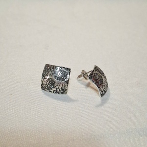 Virág mintás ezüst fülbevalók - Meska.hu