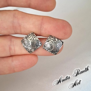 Virág mintás ezüst fülbevalók, Ékszer, Fülbevaló, Pötty fülbevaló, Ékszerkészítés, Ötvös, MESKA