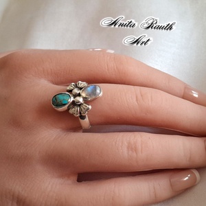 Türkiz-Holdkő gyűrű ezüst virágszirmokkal - ékszer - gyűrű - statement gyűrű - Meska.hu
