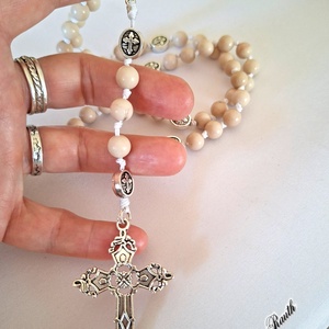 Rózsafüzér elefántcsont jáde gyöngyökkel - otthon & életmód - vallás - lánc & füzér - Meska.hu