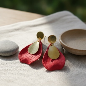 Spirit of the Leaves fülbevaló Arany - ékszer - fülbevaló - lógó fülbevaló - Meska.hu