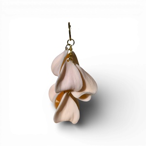 Velvet Symphony fülbevaló Bőrszín - ékszer - fülbevaló - lógó fülbevaló - Meska.hu