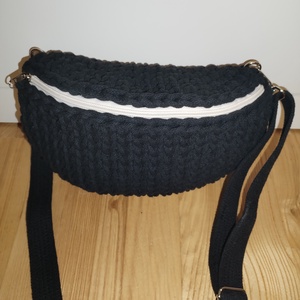 Horgolt crossbody övtáska fazonban  - táska & tok - kézitáska & válltáska - vállon átvethető táska - Meska.hu
