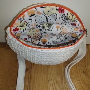 Horgolt crossbody övtáska fazonban , Táska & Tok, Kézitáska & válltáska, Vállon átvethető táska, Horgolás, MESKA