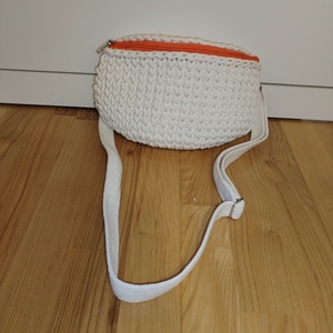 Horgolt crossbody övtáska fazonban  - táska & tok - kézitáska & válltáska - vállon átvethető táska - Meska.hu