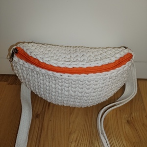 Horgolt crossbody övtáska fazonban  - táska & tok - kézitáska & válltáska - vállon átvethető táska - Meska.hu