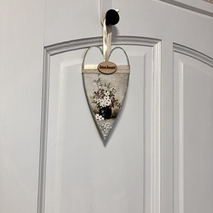 Dekupázsolt virágos ajtódísz - tavaszai kopogtató bejárati ajtóra - otthon & életmód - dekoráció - ajtó- és ablak dekoráció - ajtódísz & kopogtató - Meska.hu