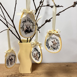 Húsvéti tojás nyulas mintával - sárga tavaszi dekoráció - ünnepi díszek, dekorációk - húsvéti díszek és dekorációk - húsvéti tojás, hímestojás - Meska.hu