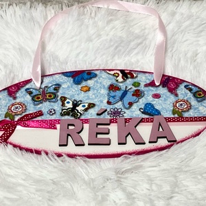 Pillangós névtábla lányoknak - névre szóló gyerekszoba dekoráció, Baba - mama, Babaszoba dekoráció, Gyerek névtábla, Festett tárgyak, Decoupage, transzfer és szalvétatechnika, MESKA