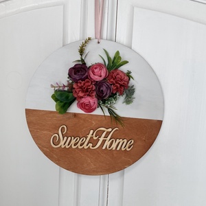 Virágos ajtódísz Sweet Home felirattal - Ajtókopogtató - otthon & életmód - dekoráció - ajtó- és ablak dekoráció - ajtódísz & kopogtató - Meska.hu